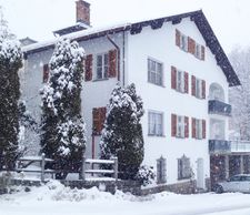 Cottage con la neve